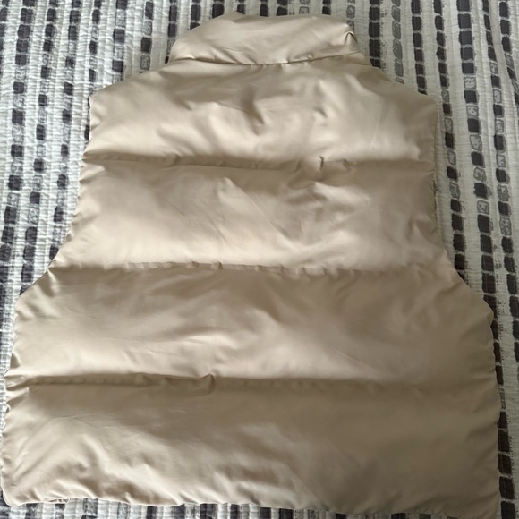 Zara Beige Puffer Vest - Picture 2 of 8